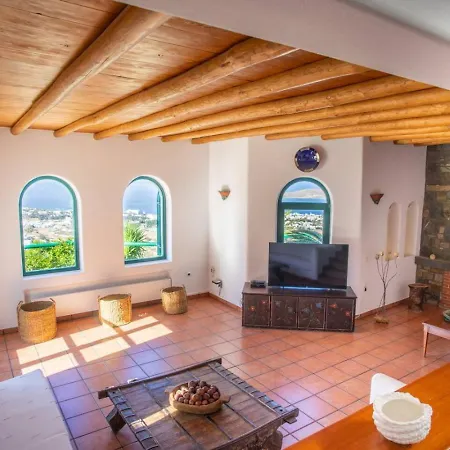 Country house Villa Ypsos - Overlooking